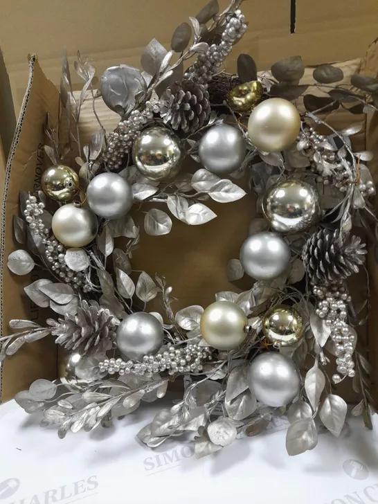 CHAMPAGNE AND GOLD PRE-LIT FESRTIVE WREATH RRP £32.99