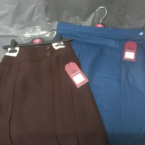 APPROXIMATELY 80 SCHOOL SKIRTS BROWN AND TEAL VARIOUS SIZES