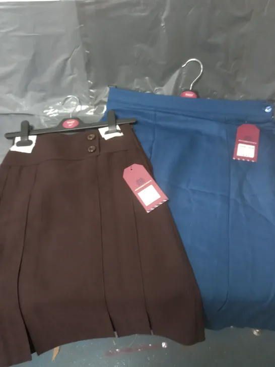 APPROXIMATELY 80 SCHOOL SKIRTS BROWN AND TEAL VARIOUS SIZES