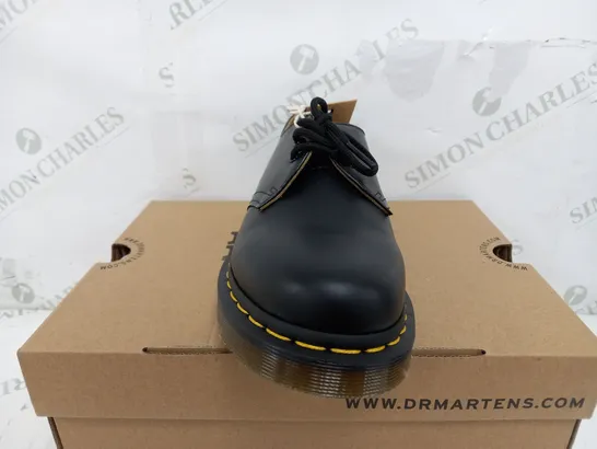 BOXED PAIR OF DR MARTENS PLATFORM SMOOTH BLACK SHOES - UK 4