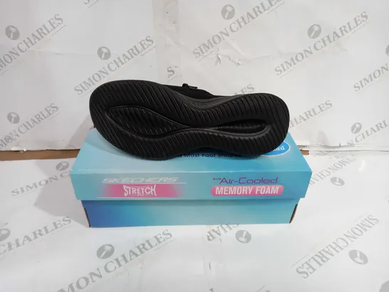 BOXED PAIR OF SKECHERS STRETCH FIT ULTRA FLEX 3.0 SHOES BLACK UK SIZE 6