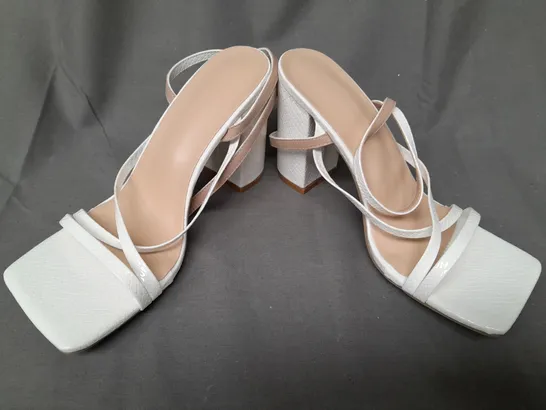 BOXED PAIR OF DESIGNER OPEN SQUARE TOE BLOCK HEEL SANDALS IN WHITE EU SIZE 38