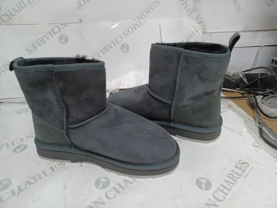 EMU AUSTRALIA FUR LINED BOOTS