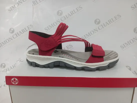 REIKER AITISTRESS VELCRO SANDALS IN RED - SIZE 7 1/2