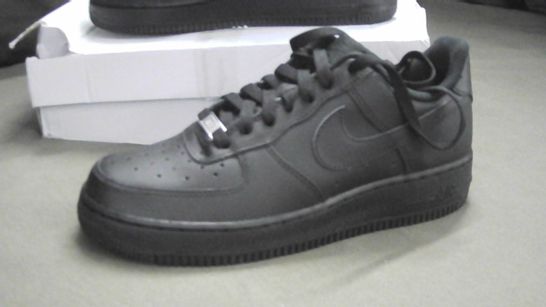 NIKE AIR FORCE 1 BLACK TRAINERS UK SIZE 6