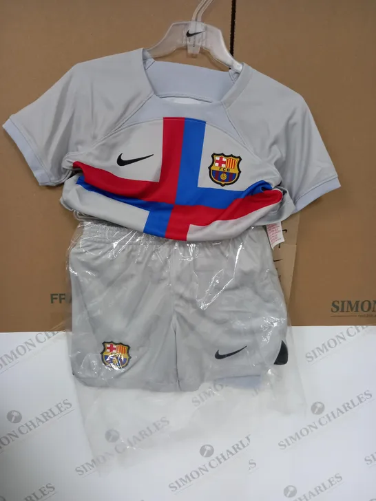 CHILDRENS F.C BARCELONA FOOTBALL KIT - SMALL 