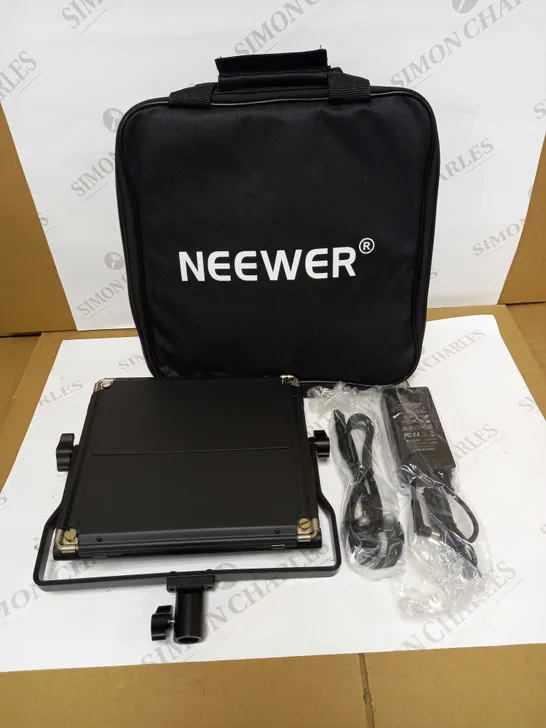 NEEWER 660 LED PANEL LIGHT