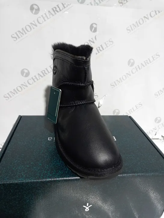 BOXED EMU AUSTRALIA LEATHER BOOTS IN BACK - UK SIZE 4