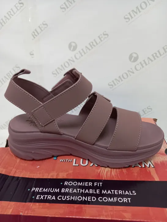 SKECHERS D'LUX WALKER RETRO COSMOS SANDAL