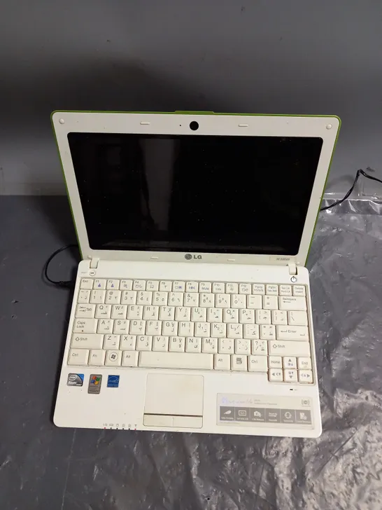 LG X120 PORTABLE LAPTOP IN WHITE/GREEN