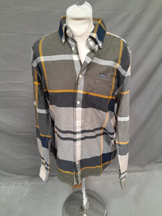 BARBOUR TAILORED FIT BUTTON UP SHIRT IN MULTI PLAID SIZE S