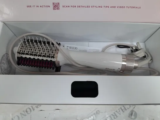 BOXED SHARK SMOOTHSTYLE HOT BRUSH & SMOOTHING COMB