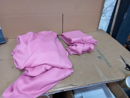 PAIR OF PINK THERMAL CURTAINS