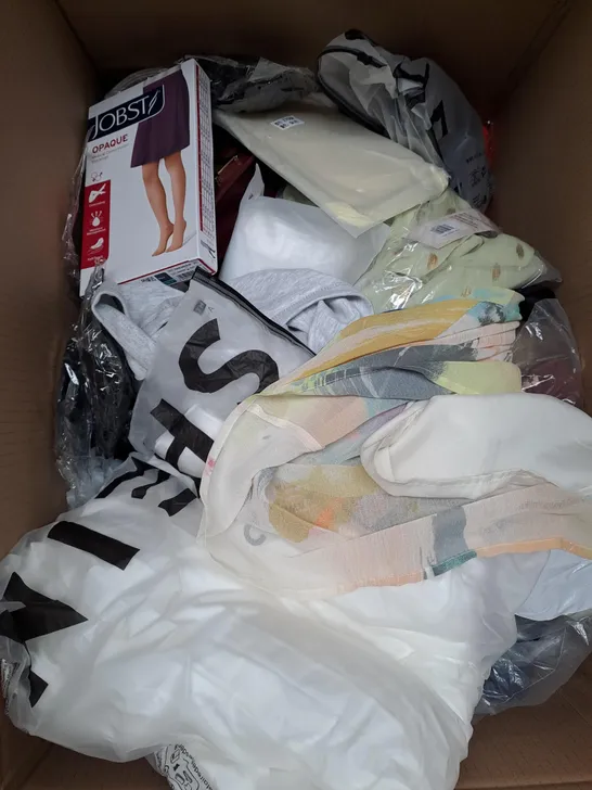 BOX OF APPROXIMATELY 25 ASSORTED CLOTHING ITEMS TO INCLUDE - COAT, TOPS, DRESSES ETC 