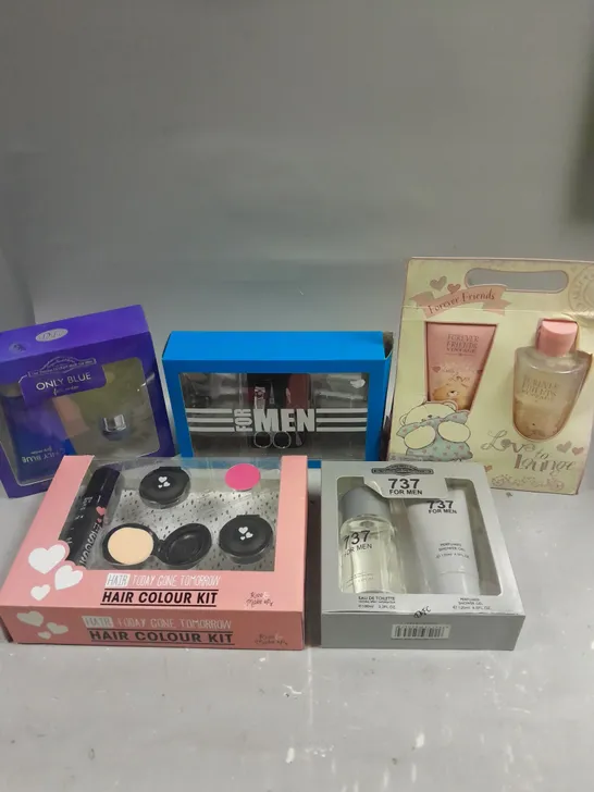 APPROXIMATELY 15 ASSORTED BEAUTY GIFT SETS TO INCLUDE 737 FOR MEN, FOREVER FRIENDS, ONLY BLUE ETC - COLLECTION ONLY 