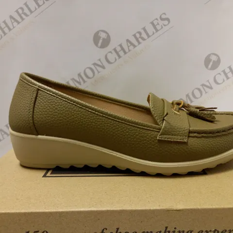 BOXED CUSHION WALK TASSLE LOAFERS, KHAKI - SIZE 6