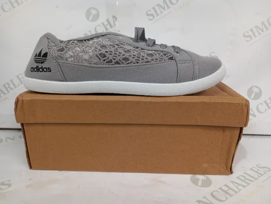 PAIR OF ADIDAS MESH CANVAS SHOES IN GREY SIZE 5