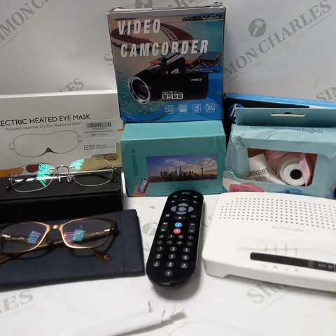 LOT OF APPROX 10 ASSORTED HOUSEHOLD ITEMS TO INCLUDE ARRIS ELECTRIC HEATED EYE MASK, HP 80 PRINTHEAD AND CLEANER, JOULES GLASSES, ETC