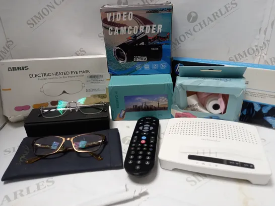 LOT OF APPROX 10 ASSORTED HOUSEHOLD ITEMS TO INCLUDE ARRIS ELECTRIC HEATED EYE MASK, HP 80 PRINTHEAD AND CLEANER, JOULES GLASSES, ETC