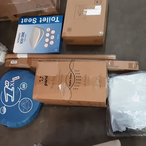 PALLET OF ASSORTED PRODUCTS INCLUDING EURO SHOWERS TOILET SEAT, PANDA MEMORY FOAM MATTRESS TOPPER, 1"XL POP UP TENT, FABIAN CLAKES PHOTO FRAMES, INSECT KILLER, LOEIME 