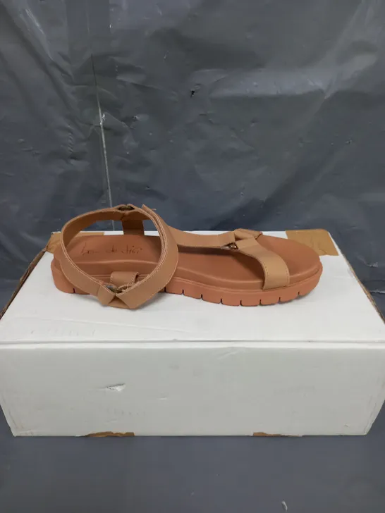 BEN DE LISI LEATHER SANDALS TAUPE SIZE 7