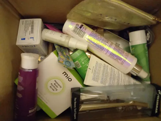 BOX OF APPROXIMATELY 20 ASSORTED COSMETIC PRODUCTS TO INCLUDE DR. SQUATCH, ILLAMASQUA, PERRICONE MD, ETC