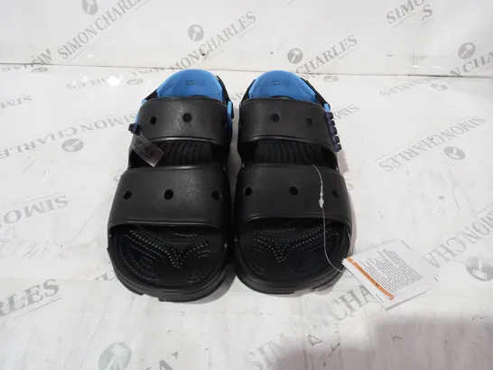 CROCS CLASIC ALL-TERRAIN SANDAL SIZE 9/10