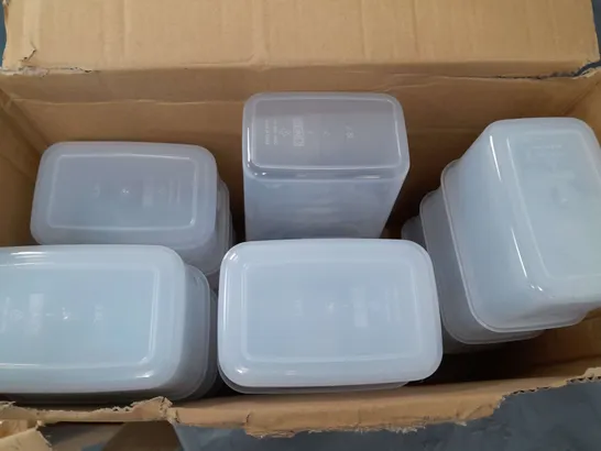 APPROXIMATELY 16 TUPPERWARES AND LIDS IN VARIOUS SIZES