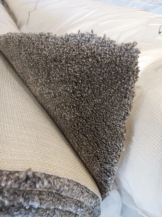 ROLL OF QUALITY ULTIMATE EXPRESSIONS ASH CARPET // SIZE: APPROX 5 X 15.31m