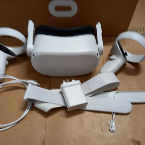 OCULUS QUEST VR HEADSET AND CONTROLLERS