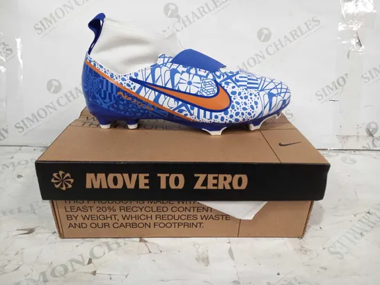 BOXED PAIR OF NIKE MERCURIAL  CR7 FOOTBALL BOOTS IN BLUE/WHITE/METALLIC COPPER UK SIZE 5.5