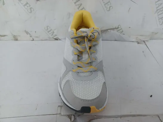 VIONIC DRIFT TRAINER IN WHITE/YELLOW - UK 4