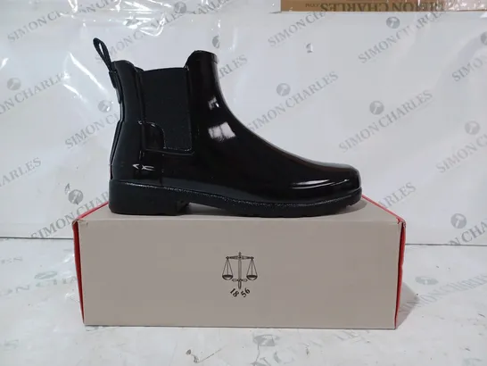 WELLINGTON BOOTS IN BLACK UK SIZE 6 4458629-Simon Charles Auctioneers