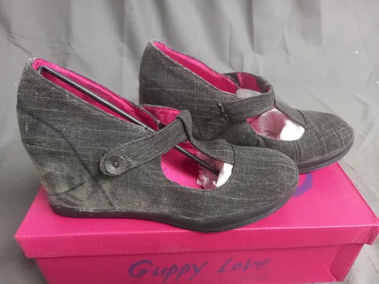 BOX OF APPROXIMATELY 10 BLACK  GUPPY LOVE BY BLOWFISH SHOES IN VARIOUS SIZES 