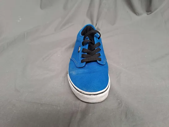 PAIR OF VANS TRAINERS IN BLUE SIZE 11