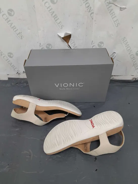 BOXED PAIR OF VIONIC WHITE SANDALS IN SIZE 6