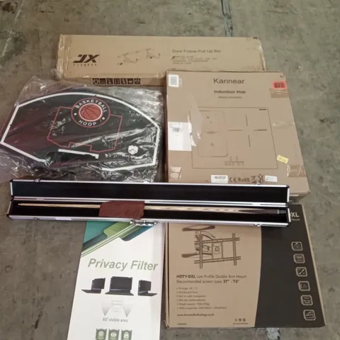 PALLET OF ASSORTED ITEMS INCLUDING PRIVACY FILTER, SNOOKER CUE, DOOR FRAME PULL UP BAR, BASKETBALL HOOP, LOW PROFILE DOUBLE ARM MOUNT, INDUCTION HOB