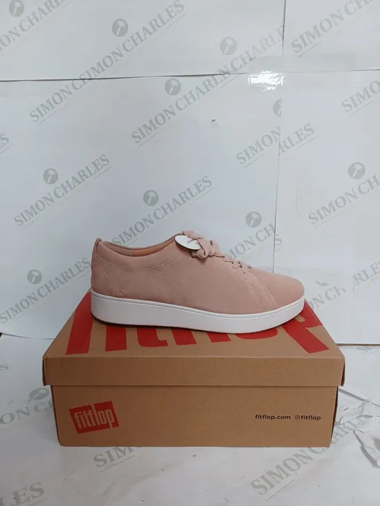 FIT FLOP RALLY SUEDE SNEAKER IN BEIGE - UK 6.5 