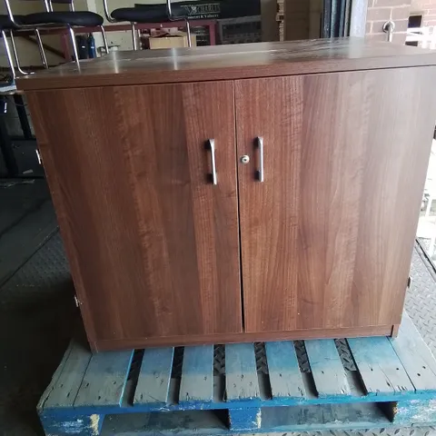 PALLET CONTAINING 2 LARGE 2 DOOR BROWN STORAGE CABINETS 