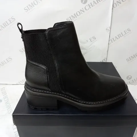 BOXED PAIR OF NATURALIZER JADYN ANKLE BOOTS IN BLACK - UK SIZE 7