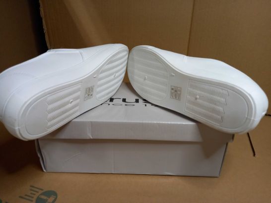 BOXED PAIR OF KRUSH WHITE SLIP ON MENS TRAINERS - SIZE 7