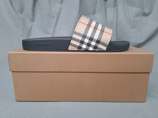 BOXED PAIR OF BURBERRY FURLEY SLIDERS UK SIZE 9