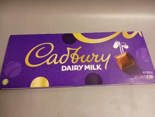 CADBURY DAIRY MILK BAR 850G