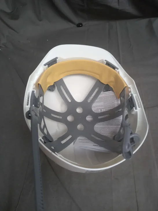 JSP HARD HAT IN WHITE ADJUSTABLE