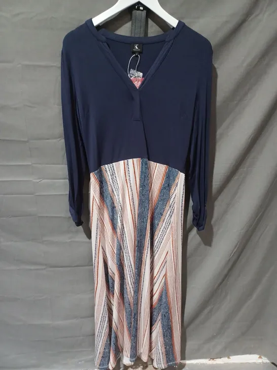 K DESIGN V-NECK MAXI DRESS IN NAVY/MULTI - SMALL