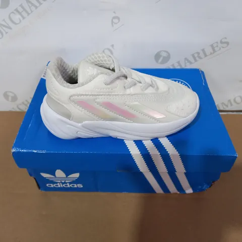 BOXED PAIR OF ADIDAS WHITE/MULTICLOURED STRIPED TRAINERS SIZE 8K