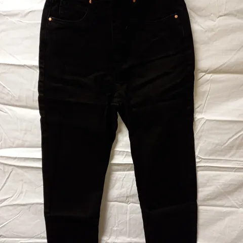 BOX OF APPROX 25 BRAND NEW COTTON:ON STRETCH MOM JEANS - BLACK SIZE AUS 6