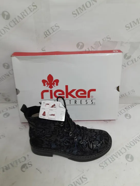 BOXED REIKER LACE UP BOOTS IN NAVY - SIZE 4