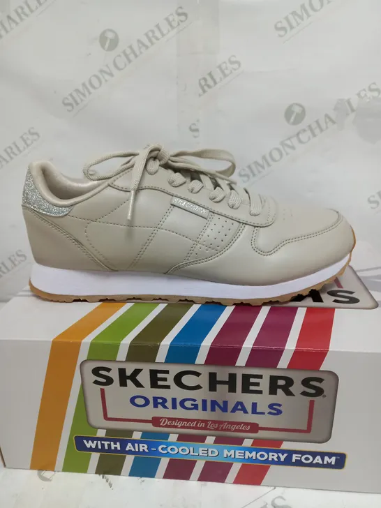 SKECHERS OLD SCHOOL TRAINER IN TAUPE SIZE 7