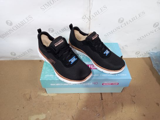 BOXED PAIR OF SKECHERS SIZE 4